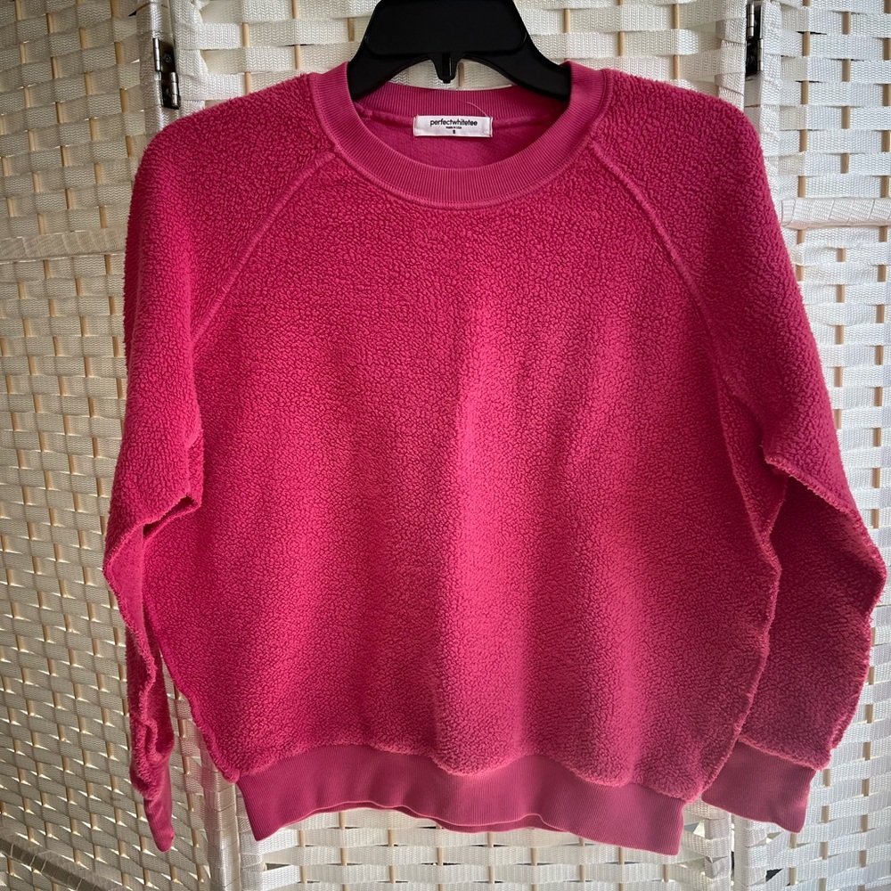 Perfect white tee ziggy sweatshirt